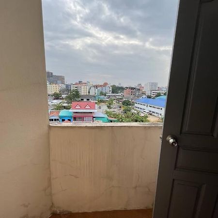 Rooftop Room In We Residence Pattaya Bagian luar foto