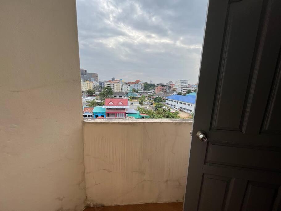 Rooftop Room In We Residence Pattaya Bagian luar foto
