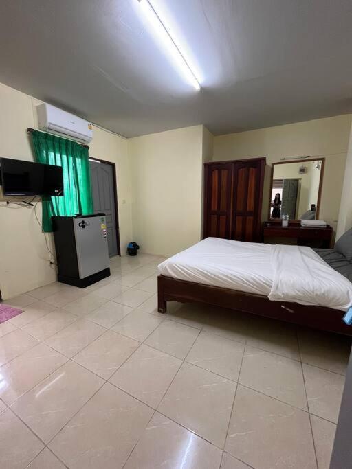 Rooftop Room In We Residence Pattaya Bagian luar foto